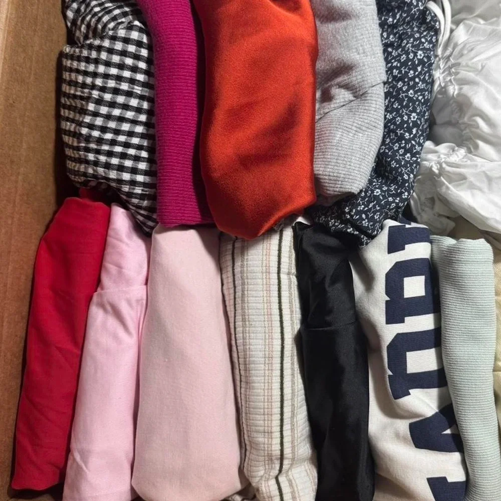 8 CLOTHING ITEMS MYSTERY BOX - Picture 9 of 10